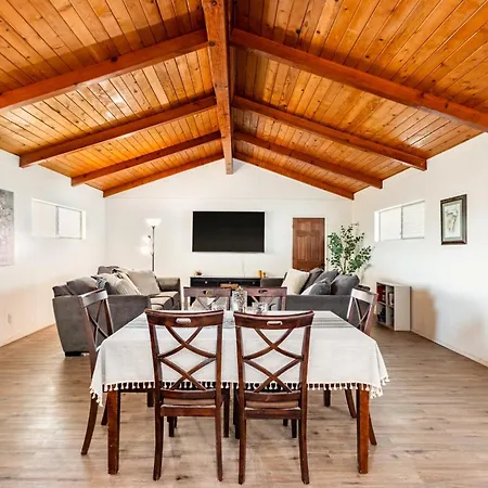 Spacious 4Br Retreat Near Disneyland & Beaches
